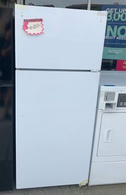 White Top-Freezer Refrigerator- Great Deal!