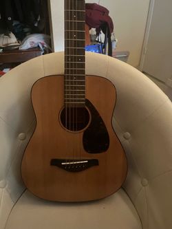 Yamaha Acoustic Guitar