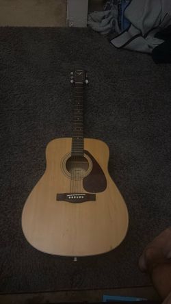Yamaha f325 acoustic guitar