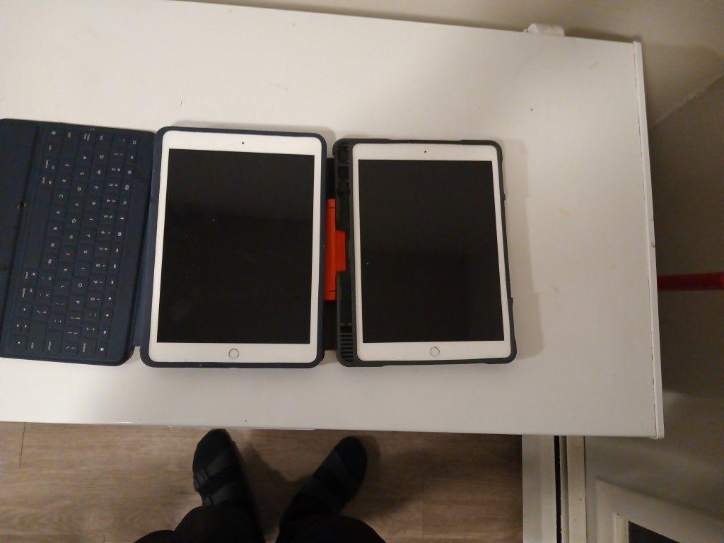 2 iPad Model A2270