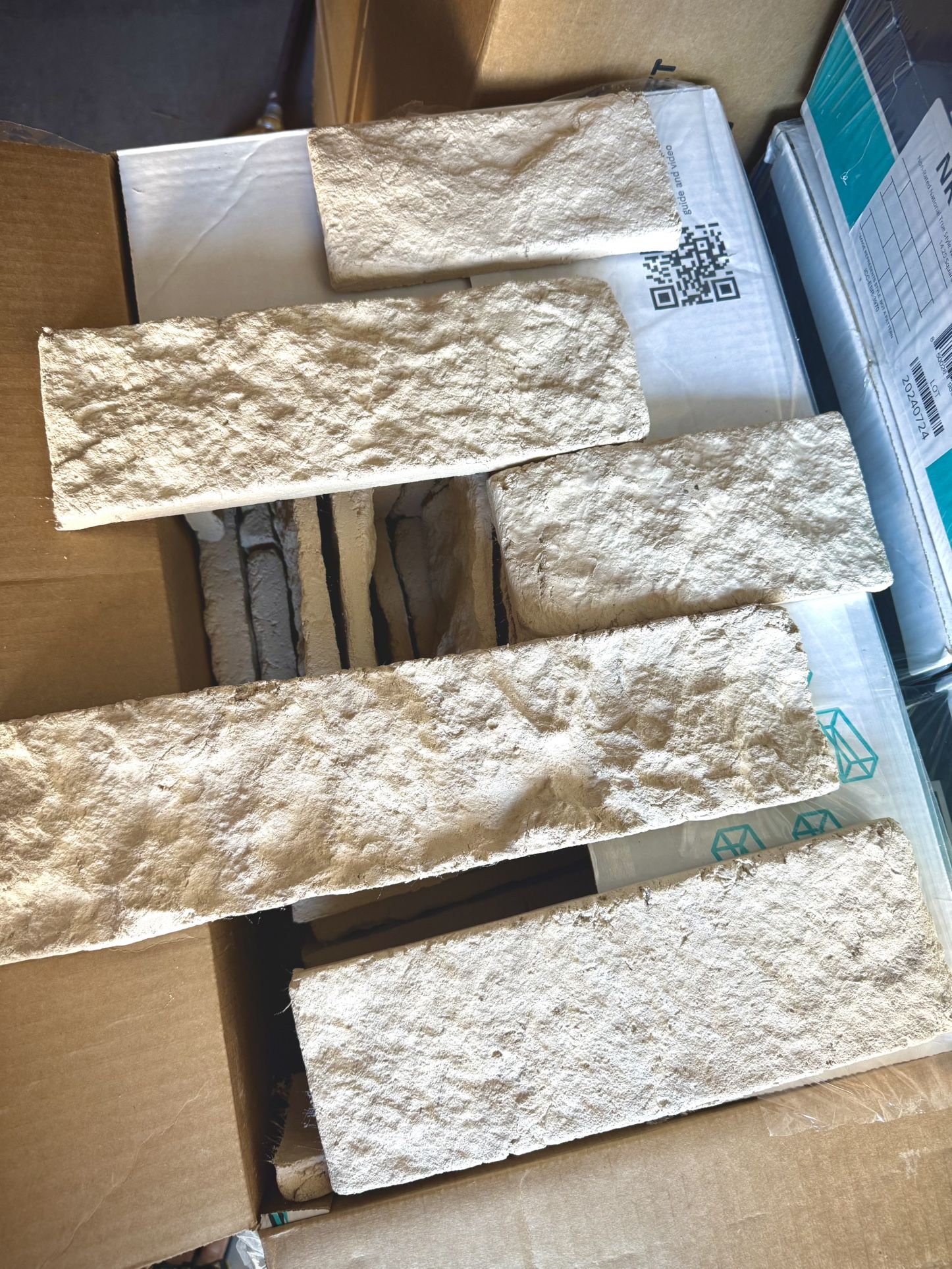 **NEW BEAUTIFUL Faux Stone Slabs/Siding