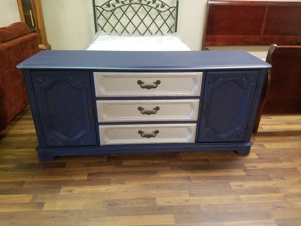 Dresser chest of drawers Broyhill