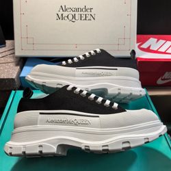Low-top canvas shoes