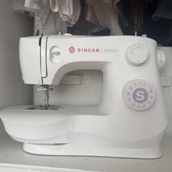 Singer Sewing Machine With Pedal 