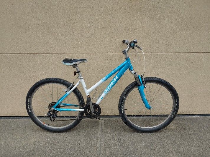 Trek 26" 21-Speed Hybrid Road/Mountain Bike + Shocks + Light 16" Frame + Bontrager Tires (Near New MSRP $400)
