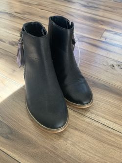 Girls size 2 boots