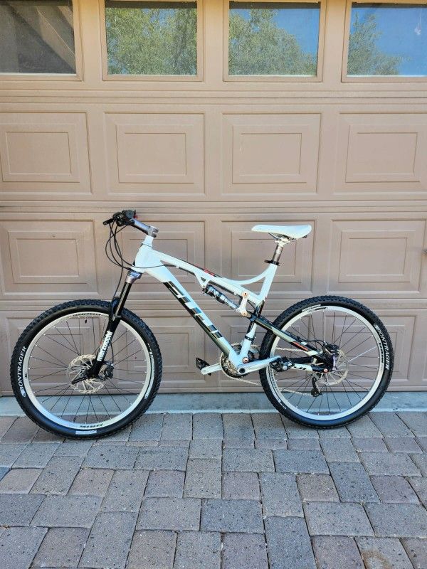 FUJI 26 INCH FULL SUSPENSION MOUNTAIN BIKE LIKE NEW ( CHECK MY OTHER BIKES)