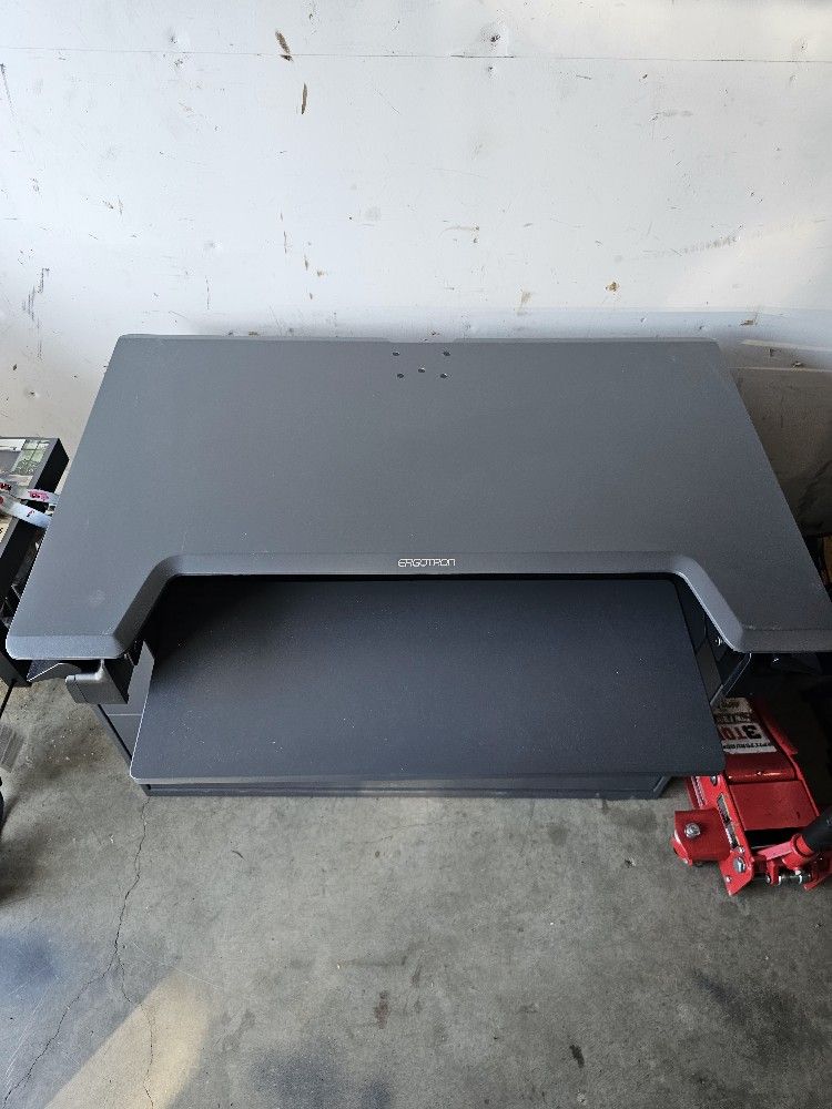 Stand up adjustable desk top