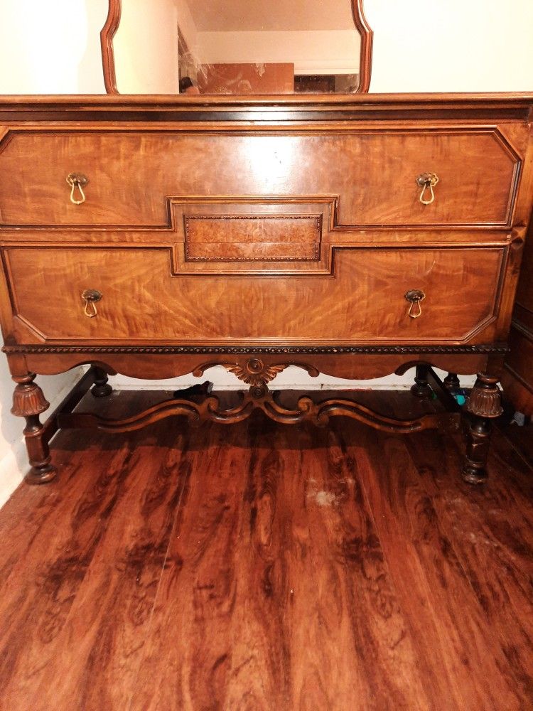 Antique Queen Bed Room Set.