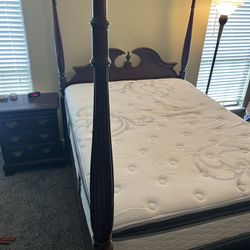 COMPLETE QUEEN BED WITH SIDE TABLE