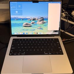 ⁠Like New! 14" MacBook Pro M4 (32GB RAM / 1TB / Nano-Texture) + AppleCare+⁠