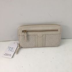 New Womens Time And Tru White Print Wallet