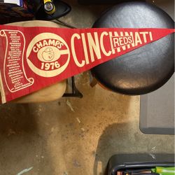 Original 1976 world champion Cincinnati Reds Pennat