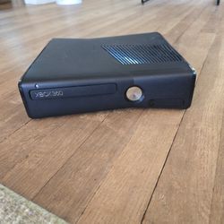 X-Box 360S Bundle + Kinect + Games
