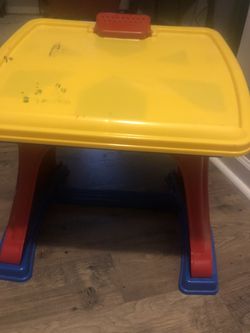 Kids desk with steating stool