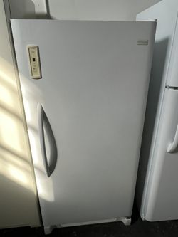 freezer Frigidaire 28”