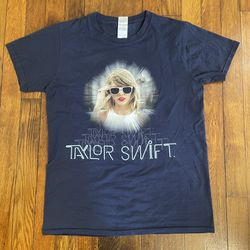 Beautiful Taylor Swift 1989 Tour T-Shirt 