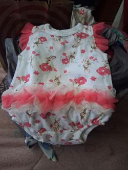 Baby outfit with ruffles