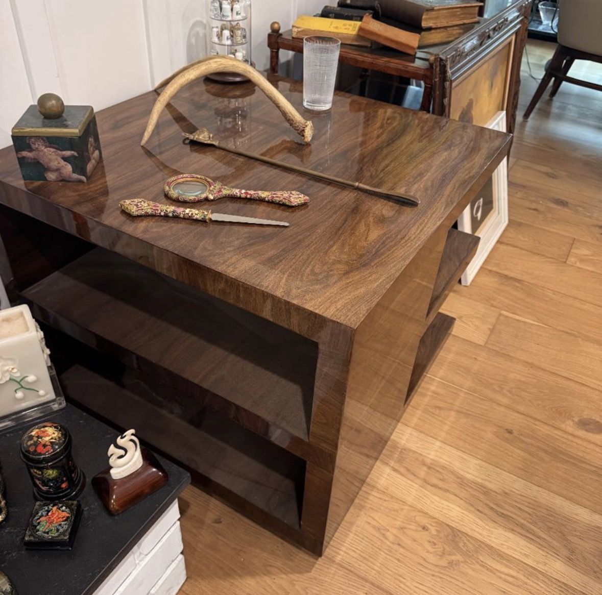 High-End Walnut Waterfall Side Table – Heavy, Lacquered, Modern Design