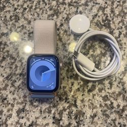 Brand New Apple Watch SE 2nd Gen. GPS + LTE Cellular Unlocked 44mm Aluminum Case With Starlight Sport Loop. Apple Warranty