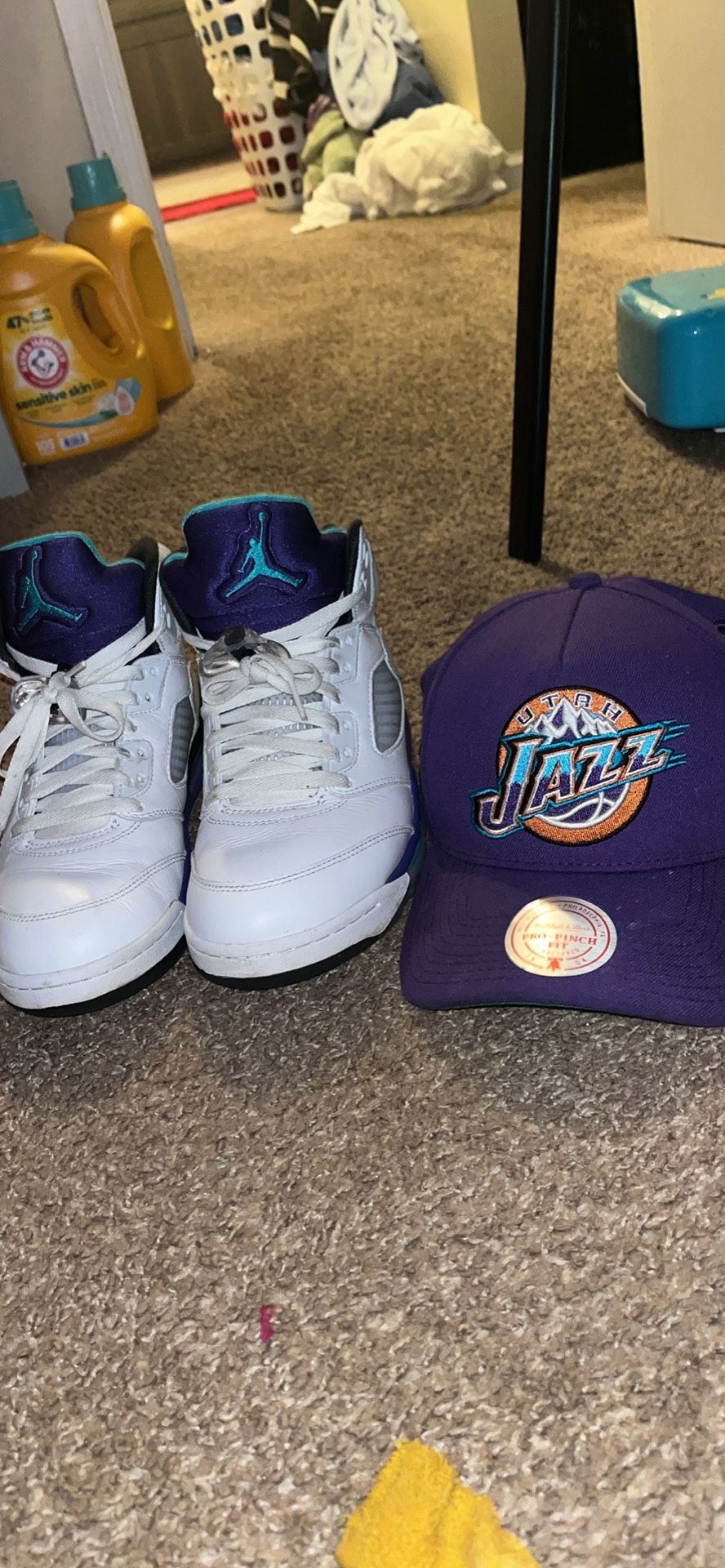 Air Jordan Grape 5s Size 8 w/ Hat