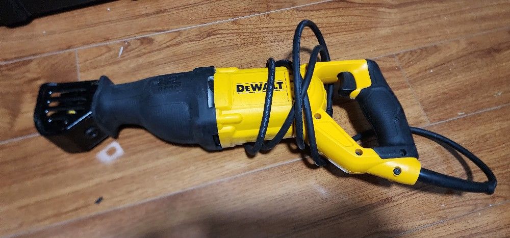 Dewalt DWE305 Brand New Open Box