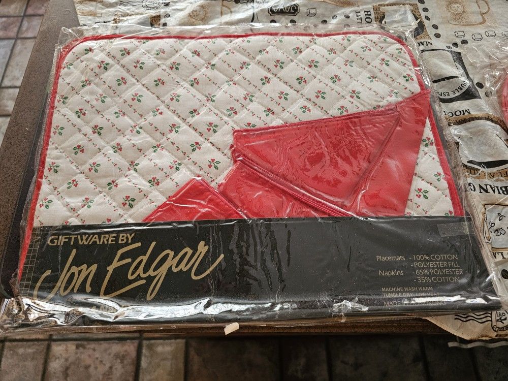 Jon Edgar Giftware Christmas Placemats And Napkins Set