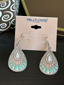 Elegant Teardrop Dangle Earrings