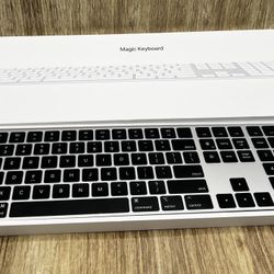 Apple Magic Keyboard Model A2520 With Fingerprint And Number Pad