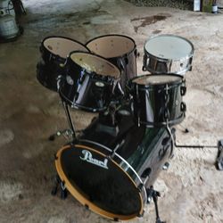 Like New Pearl 6 Piece Vision Series Drum Set 