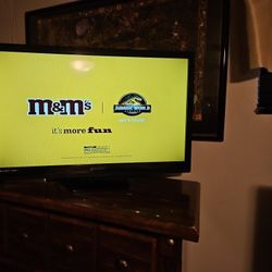 LED Emerson Television 31 In