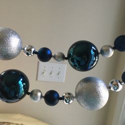 6 Ft. New Garland. Loops To Hang. Dramatic 