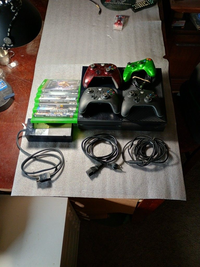 Xbox One: 4 Controllers, 7 Games
