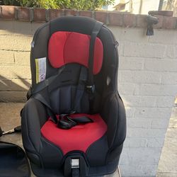 New evenflo car seat. Whit travel bag included