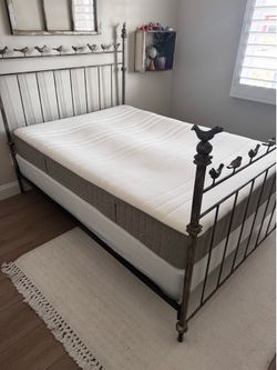 Full mattress and box spring
