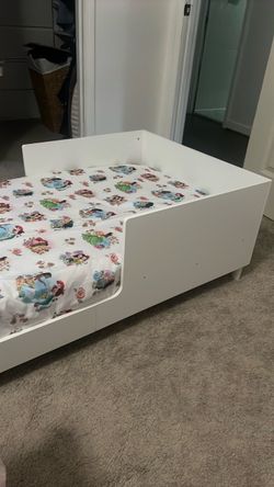 White toddler bed + mattress