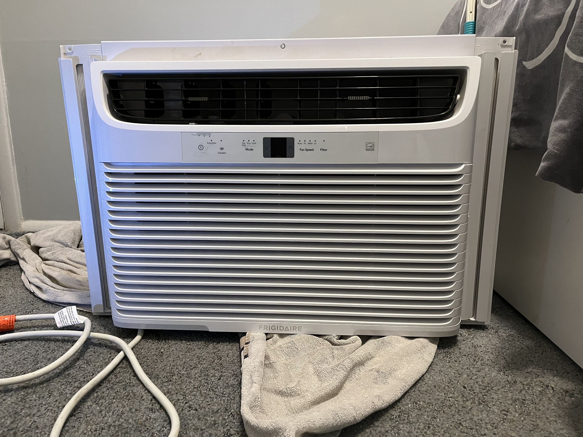 Air Conditioner. 15,100 BTU