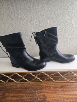 Women's mid-calf boot