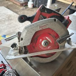 Milwaukee M18 Skilsaw 