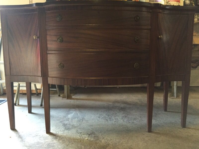 Antique Federal Style Mahogany Sideboard Buffet