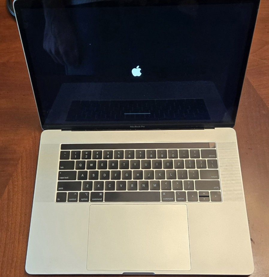 15" MACBOOK PRO - 2.6 Ghz 6 Core i7 - 16gb RAM