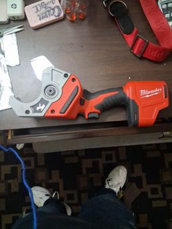 Milwaukee M12 Cordless Pipe Cutter Tool Only