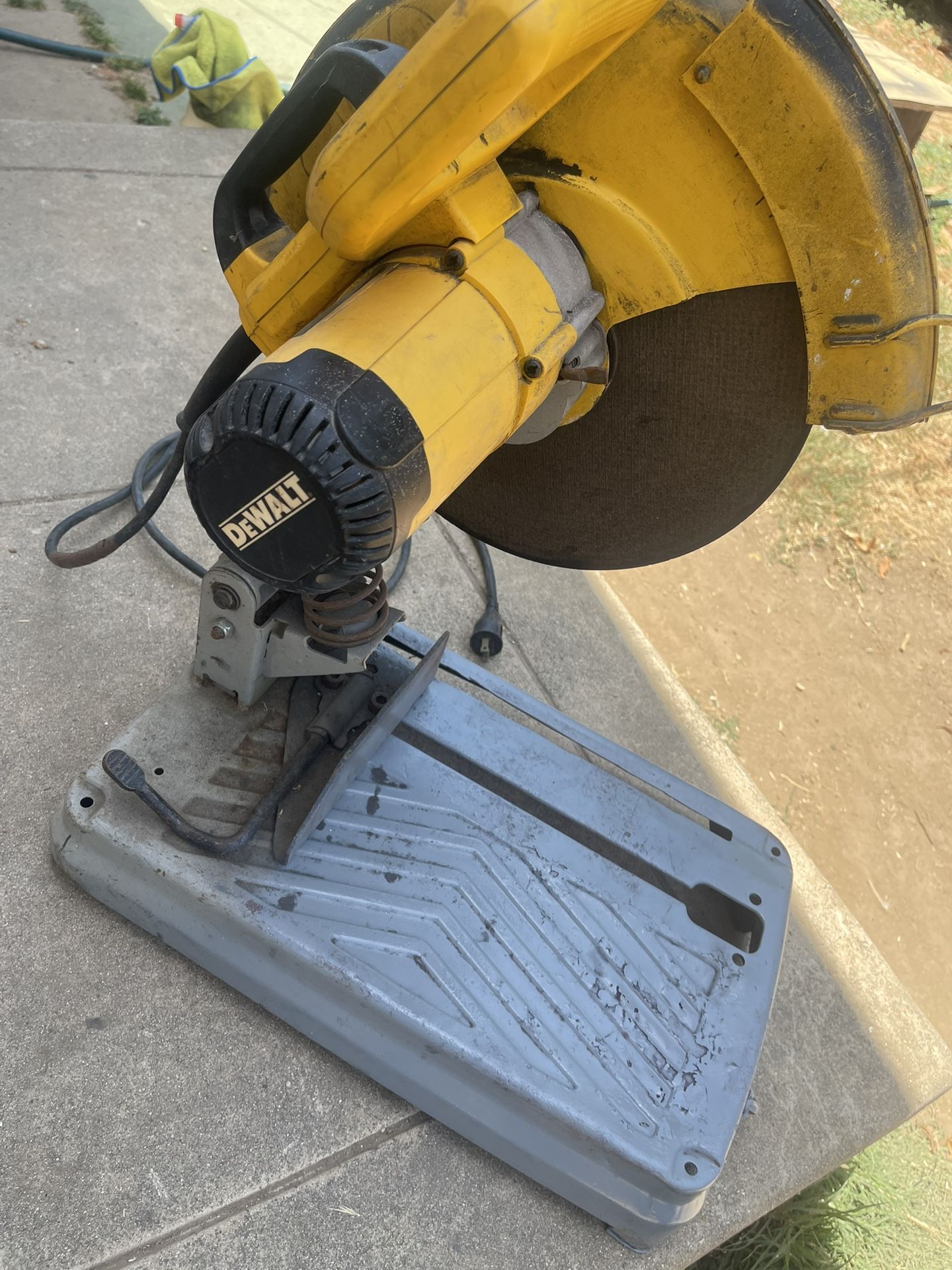 DeWalt Saw