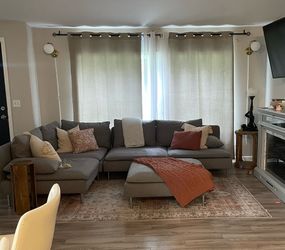 Modular sectional + ottoman (like new)