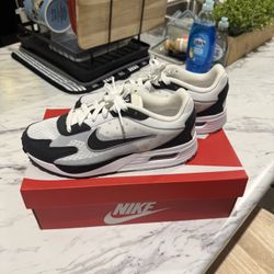 Men’s Nike shoes Size 7 