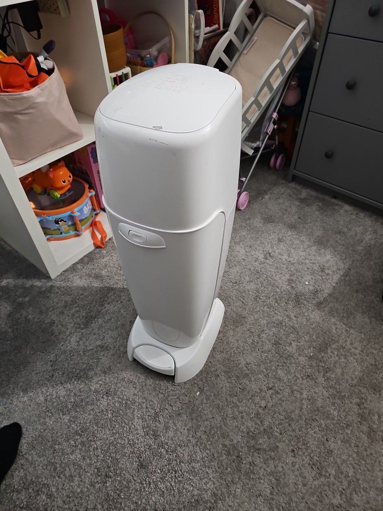 Genuine Diaper Genie Complete