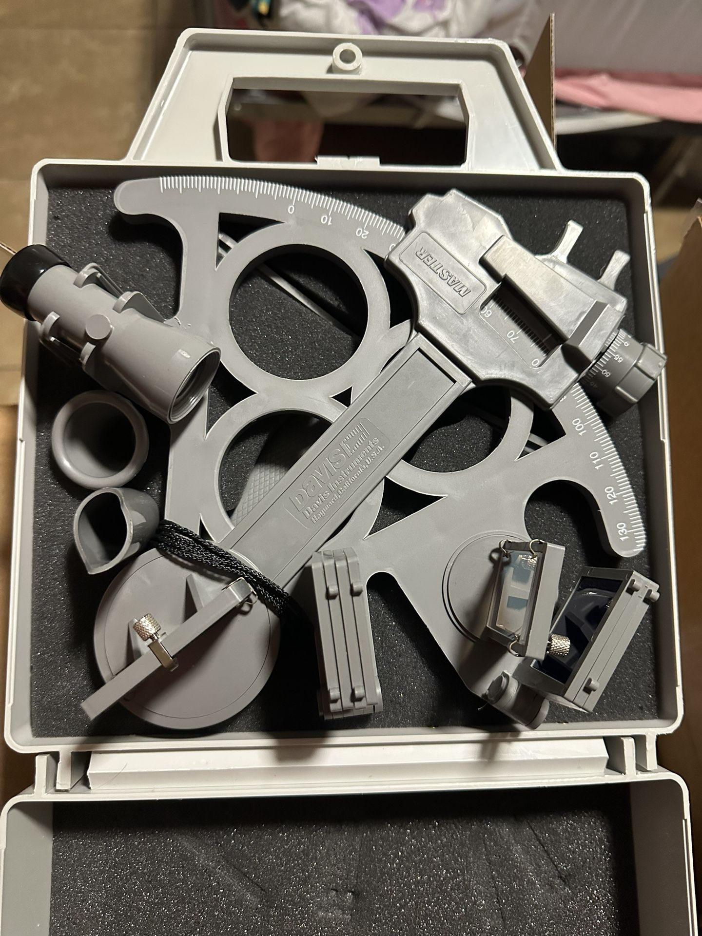 New condition Davis instruments mark 25 deluxe sextant. Plus artificial horizon