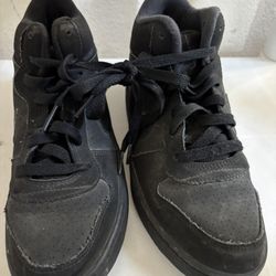 Youth Size 6 Blk Sneakers