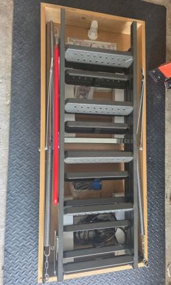 Attic door metal/ Puerta de ático de metal