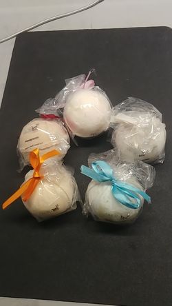 5 luxury bath bombs